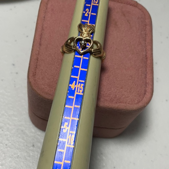 10kt Melee Diamond Claddagh Ring - Picture 4 of 5